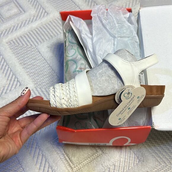 BARETRAPS - Jalen Sandal in White - Picture 4 of 6